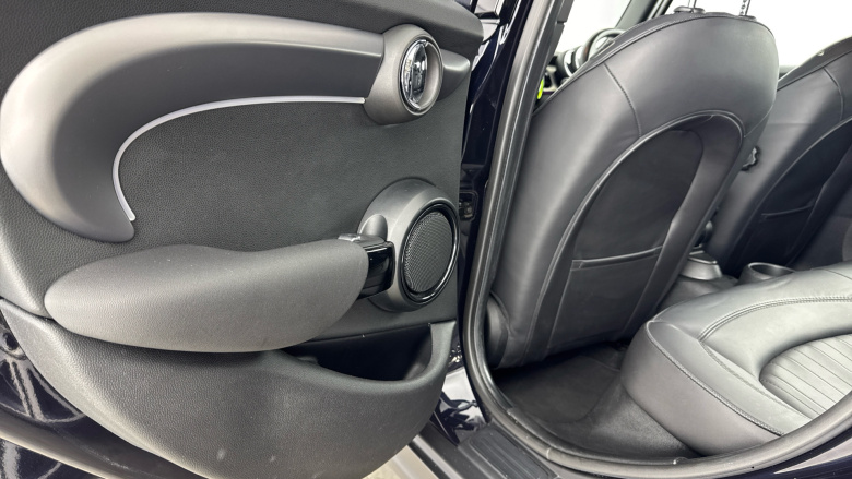 MINI Hatchback 1.5 Cooper Exclusive Premium 5dr Auto Petrol Hatchback